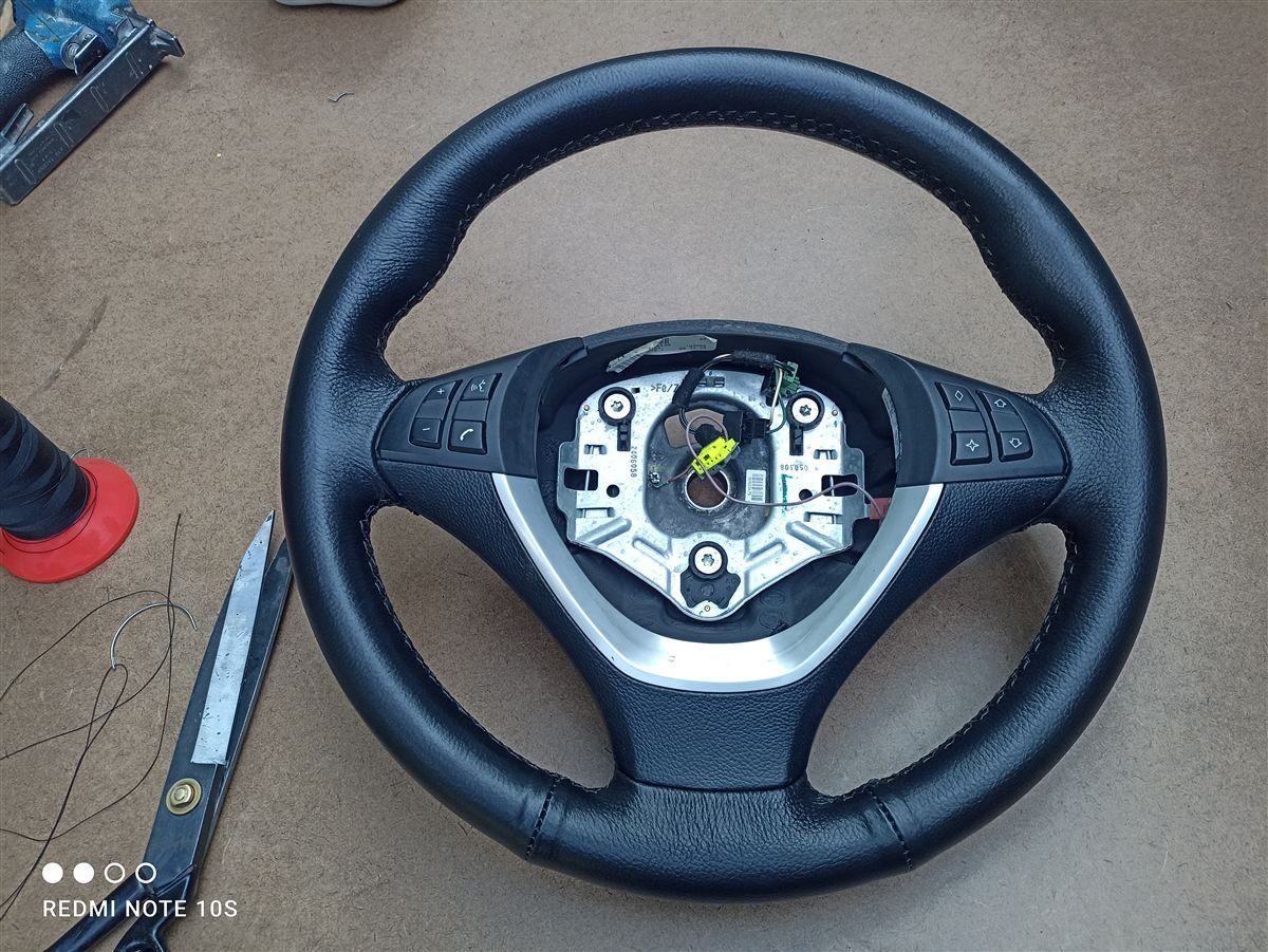 Steering wheel after leather retrim